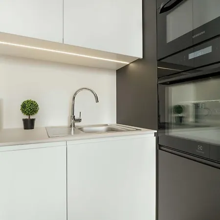 Elegancki Z Klimatyzowanym Salonem, Wanna I Parkingiem W Centrum Lodzi By Renters Prestige Apartment