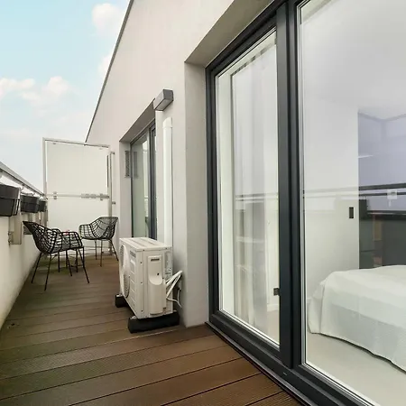 Elegancki Z Klimatyzowanym Salonem, Wanna I Parkingiem W Centrum Lodzi By Renters Prestige