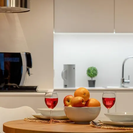 Elegancki Z Klimatyzowanym Salonem, Wanna I Parkingiem W Centrum Lodzi By Renters Prestige Apartment