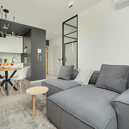 Elegancki Z Klimatyzowanym Salonem, Wanna I Parkingiem W Centrum Lodzi By Renters Prestige