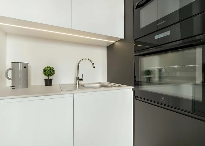 Elegancki Z Klimatyzowanym Salonem, Wanna I Parkingiem W Centrum Lodzi By Renters Prestige Lejlighed