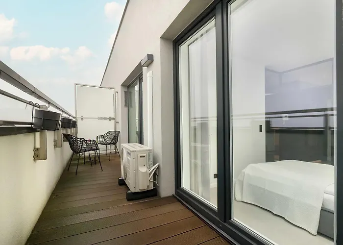 Elegancki Z Klimatyzowanym Salonem, Wanna I Parkingiem W Centrum Lodzi By Renters Prestige